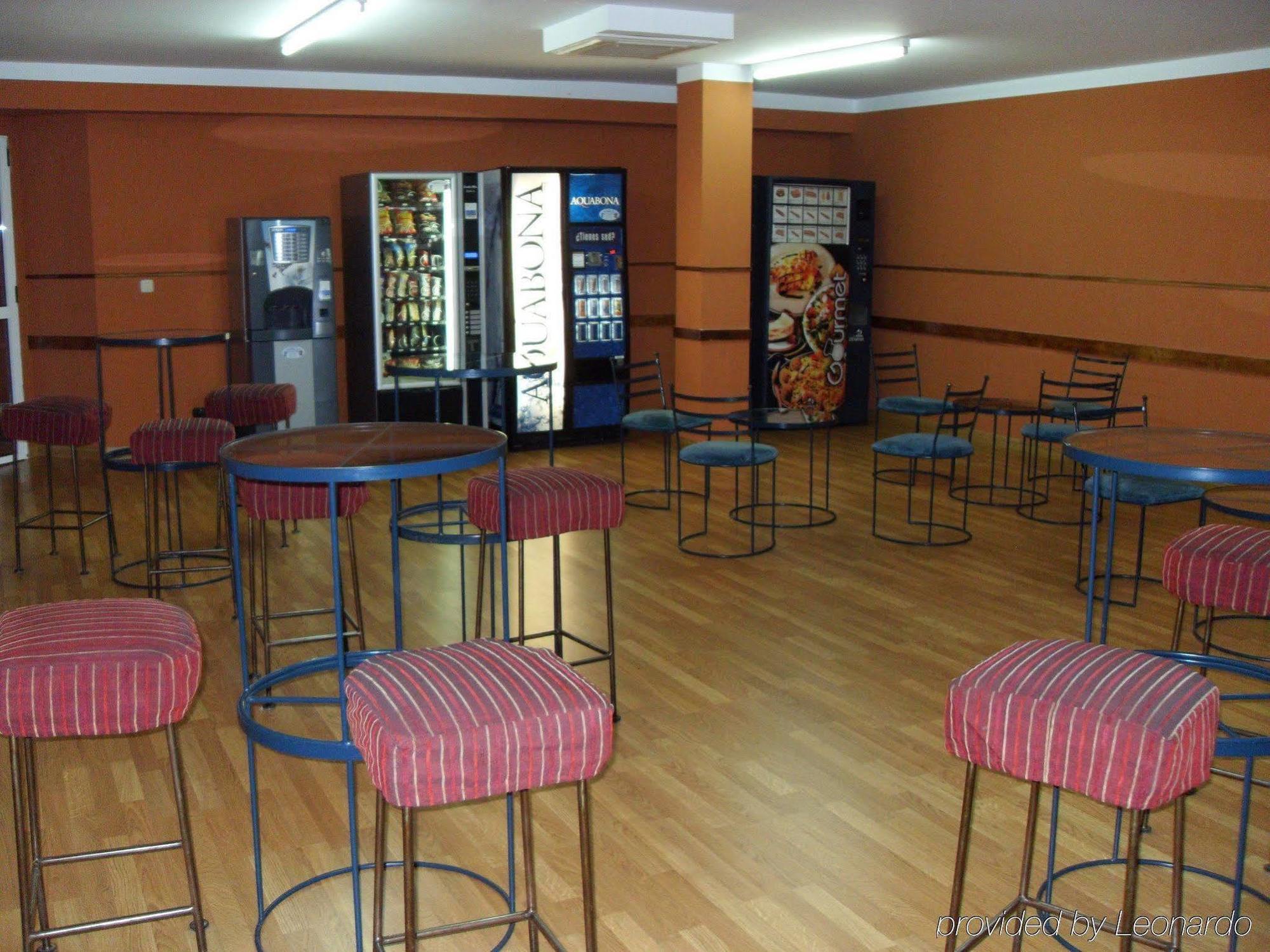 AHC Hoteles Caces Restaurante foto